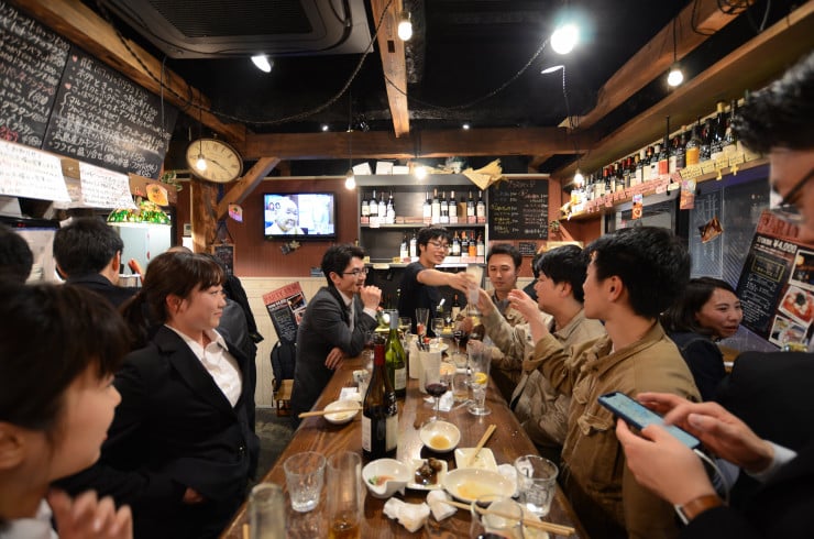 【お店紹介】新橋　立ち飲みワイン酒場　瓶（ボトル）さんで懇親会のサムネイル